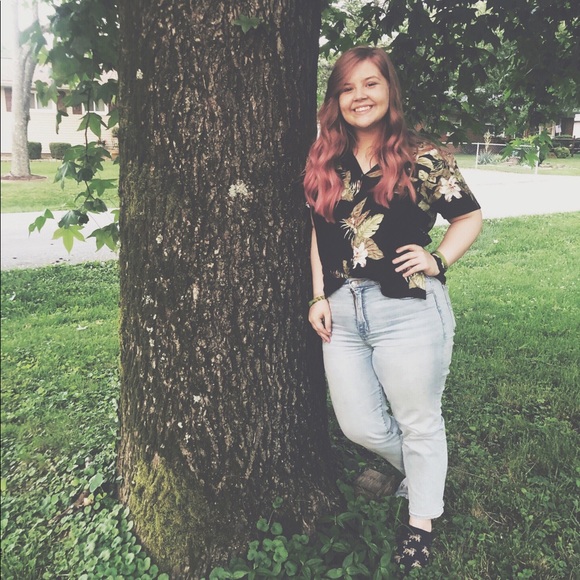 Meet your Posher, Hannah - Picture 1 of 1